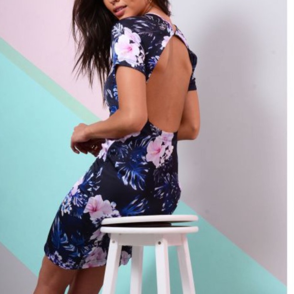 🎉Hibiscus Floral Bodycon Backless Dress!